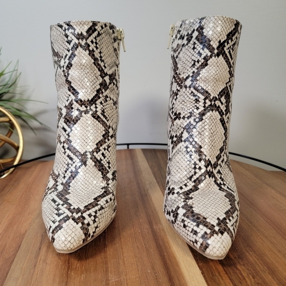 Sugar Evvie Snakeskin Print Boots Size 7 - Picture 6 of 14